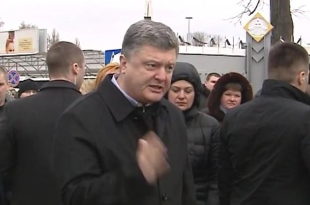 Порошенко на відео виглядає дуже роздратованим