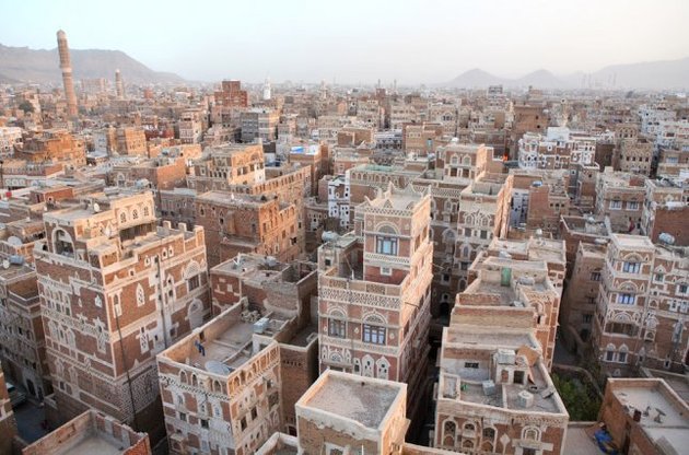Серия взрывов в мечетях Йемена унесла жизни по меньшей мере 80 человек