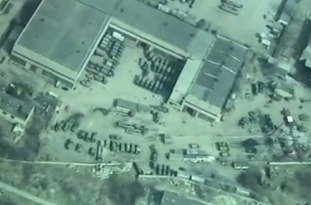 Оккупированный Донецк, съемка с беспилотника: нетронутая Донбасс-Арена и скопление военной техники