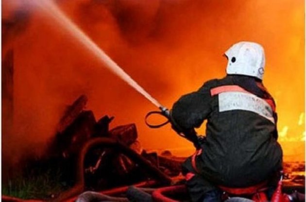 У Китаї вже третю добу триває пожежа на хімзаводі