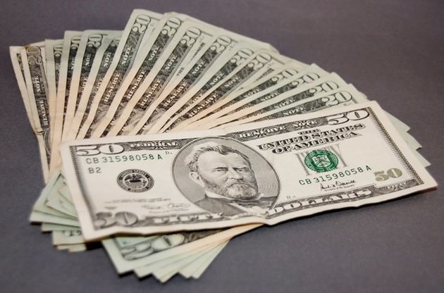 НБУ укрепил официальный курс гривни к доллару на 34 копейки