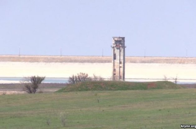 На фото видно, що води в Міжгірському водосховище фактично немає