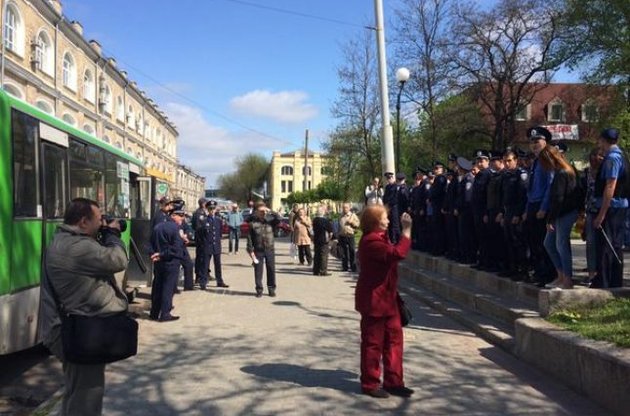 У Харкові відбулися зіткнення між учасниками першотравневого мітингу та активістами