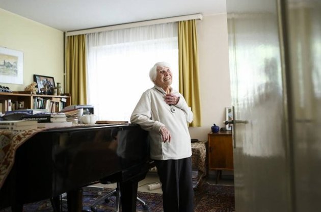 102-летняя неонатолог станет старейшим получателем докторской степени