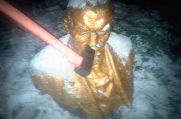 Пам&#039;ятники Леніну та іншим комуністам зберуть в Пирогово.