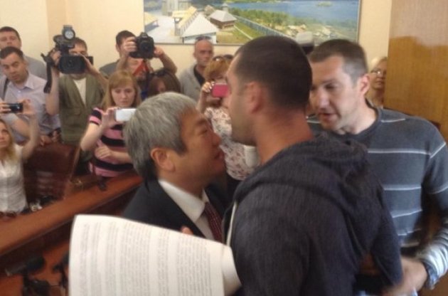 Маршрутники звинувачують Сіна в покритті коррупционніх схем.