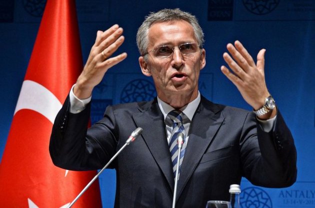 Столтенберг поговорив з Лавровим у Брюсселі