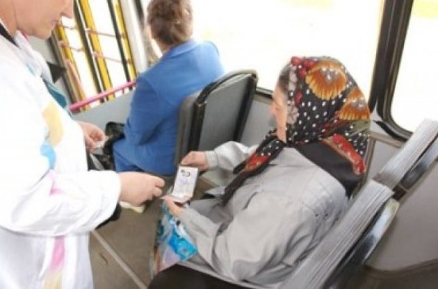 Яценюк відзвітував про те, що виділив 2 млрд на пільги пенсіонерам та інвалідам