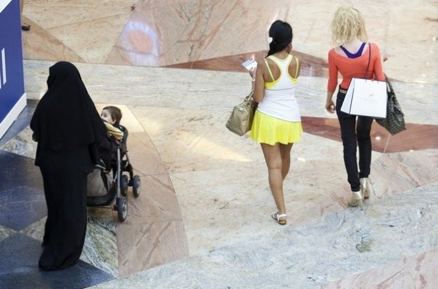 В ОАЭ ужесточили правила дресс-кода для туристов