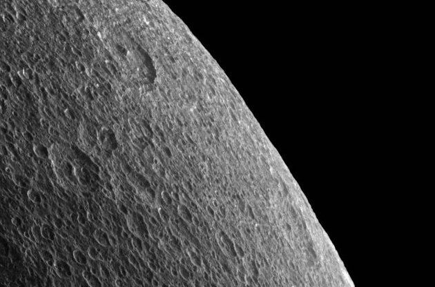 Орбитальная станция Cassini сфотографировала горизонт Реи