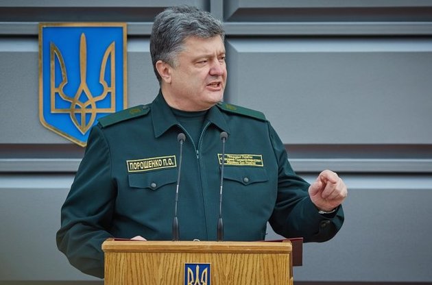 Порошенко хочет наказать допустивших внеблоковый статус Украины