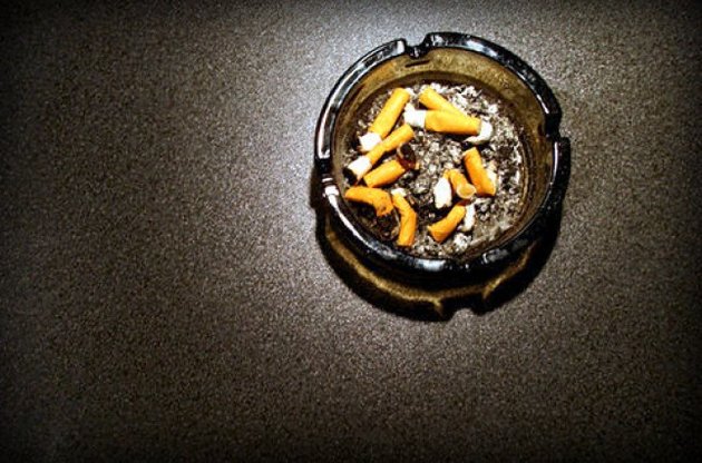 Суд Канади зобов'язав тютюнові компанії виплатити курцям 12,4 млрд компенсації - BBC