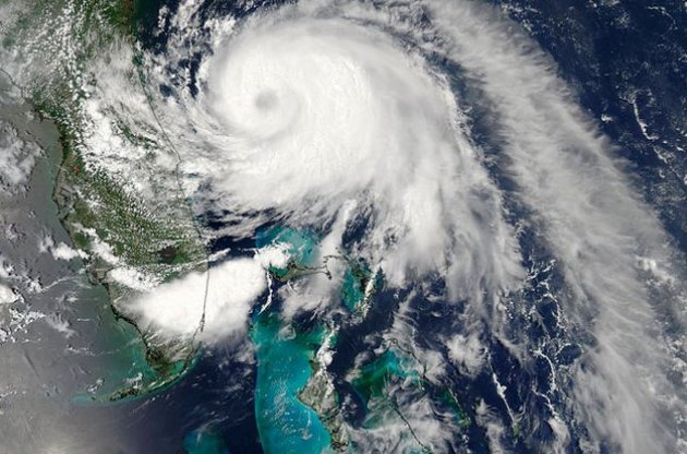 NASA показало "путешествия" сильнейших ураганов на Земле