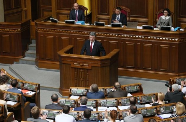 Порошенко за парламентской трибуной занялся самокритикой