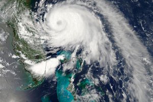 Набирающий силу ураган "Бланка" в Тихом океане несется к берегам Мексики
