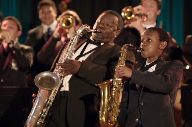 Победила история южноафриканского мальчика, который мечтал стать саксофонистом