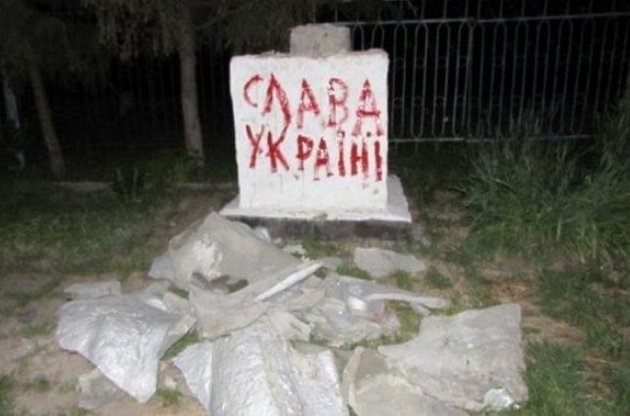 В Луганской области повалили еще два памятника Ленину