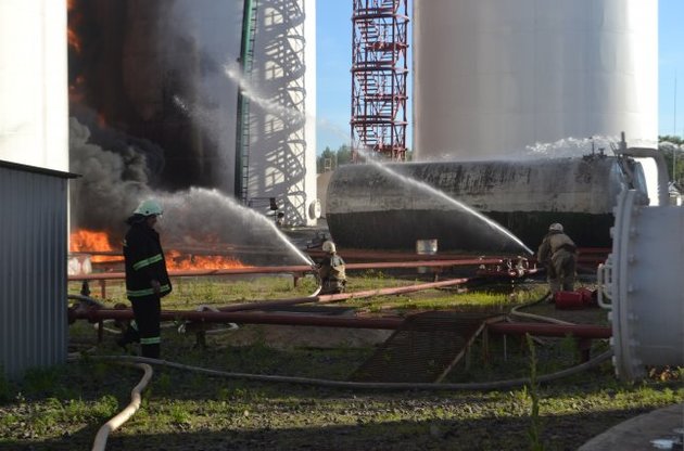 Из-за пожара на нефтехранилище в Василькове погиб один человек, пострадали 14 - МВД