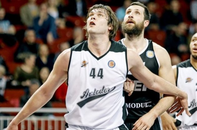 Кирилл Фесенко решил остаться в России