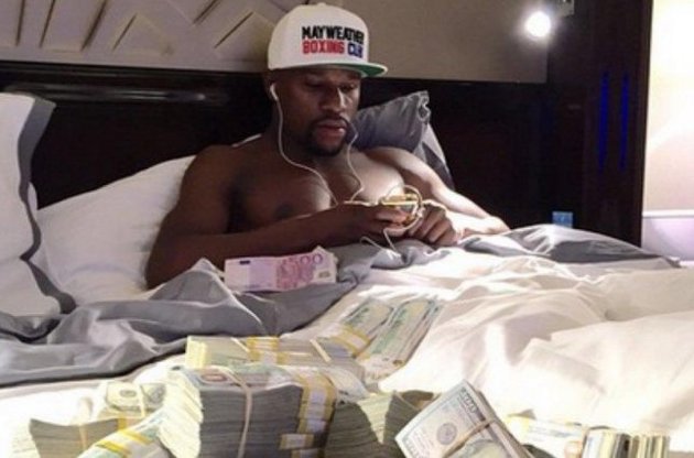 За рік боксер заробив 300 мільйонів