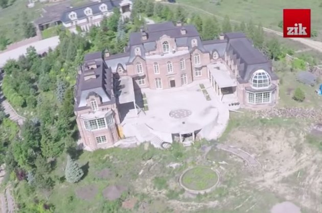 Дворец отца Владимира Шандры в селе Лесники