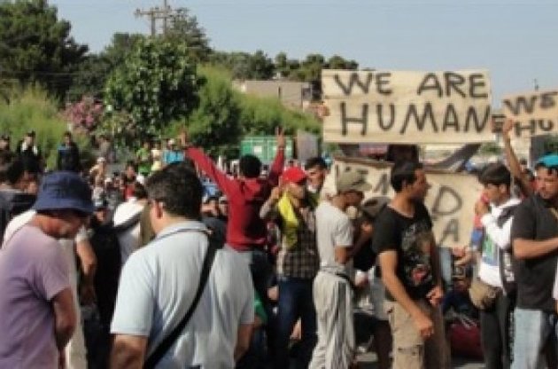 Беженцы из Сирии и Ирака протестами требуют от Греции "лучшей жизни"