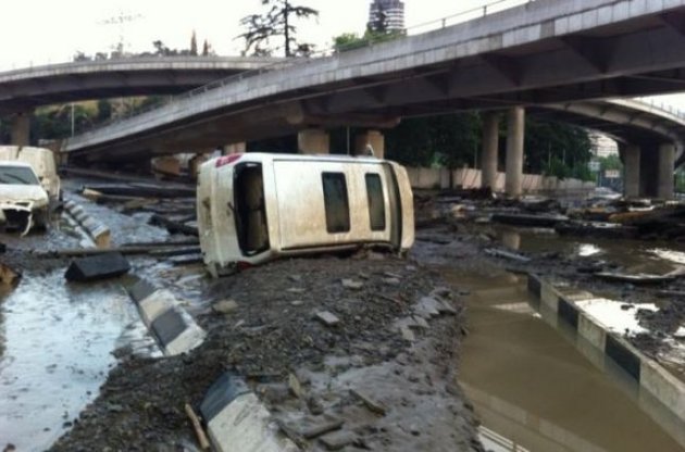 Число жертв наводнения в Тбилиси выросло до 19 человек