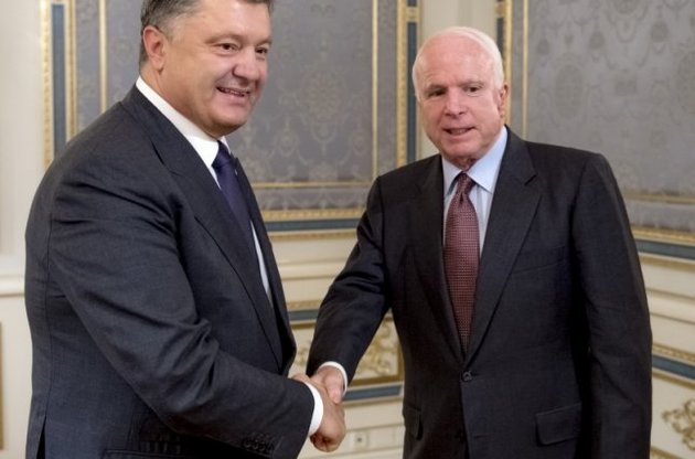 Порошенко провел встречу с сенатором Маккейном