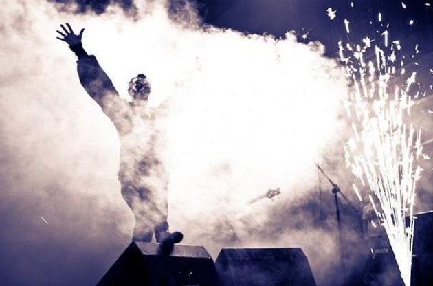 Россия использует рок-фестивале для военной пропаганды. Иллюстрация