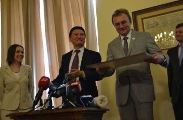 Илюмжинов посетил Львов