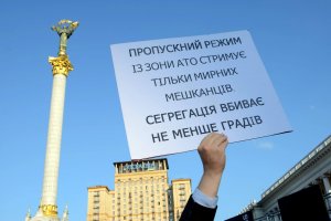 "Не загоняйте украинцев в гетто": в Киеве переселенцы митинговали против коррупции на блокпостах