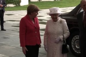 Королева Елизавета II приехала с визитом к Меркель в Германию