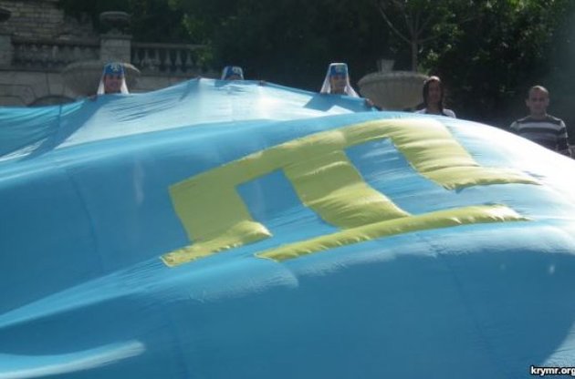 В Киеве  развернут самый большой в стране крымскотатарский  флаг