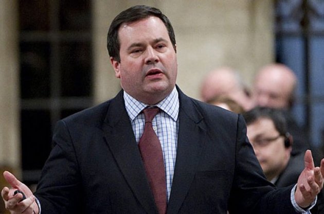 Министр обороны Канады Джейсон Кенни не нашел оружие, которое можно было бы передать Украине. Иллюстрация