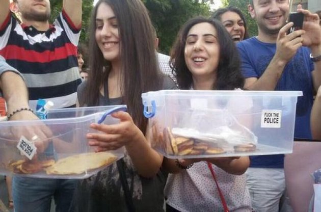 У Єревані протестувальники закликали російські ЗМІ не порівнювати їхню акцію з Майданом
