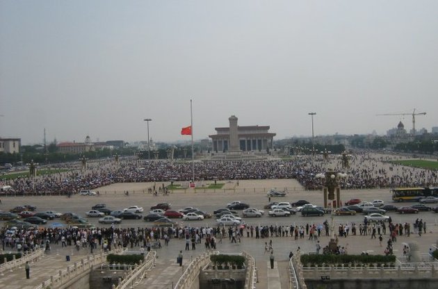 Китай кличе на парад і лідерів західних країн