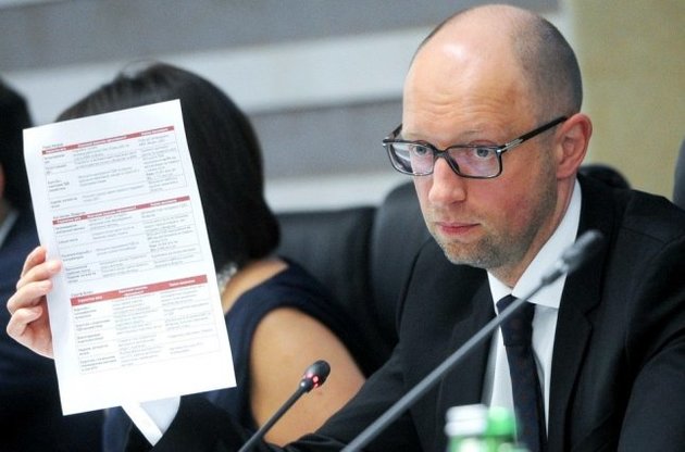 Яценюк предложил бизнесу "контракт" с двусторонними обязательствами