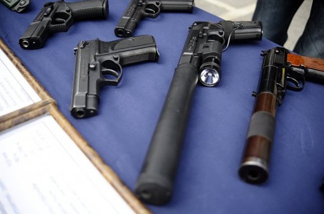 Рада відмовила чиновникам в зоні АТО в отриманні особистої зброї
