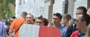 "Черга за ліками": под Кабмином активисты требовали лекарств для больных СПИДом