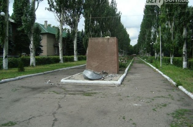 В Донецкой области снесли очередной памятник Ленину