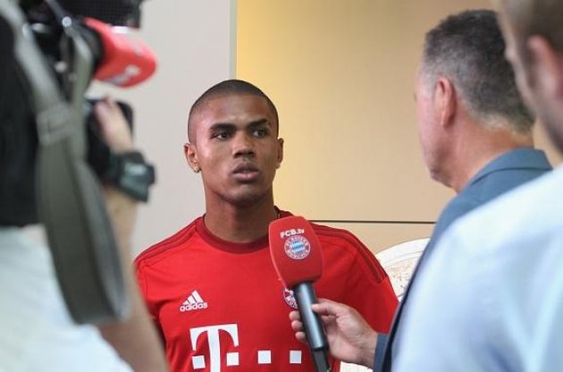 Дуглас Коста надел футболку "Баварии"