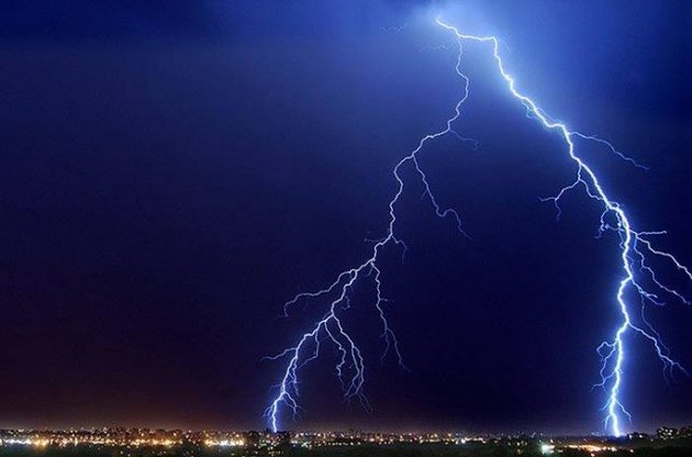 Майже по всій країні очікуються грози