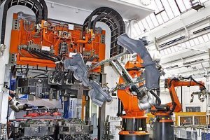 На немецком заводе Volkswagen робот убил человека