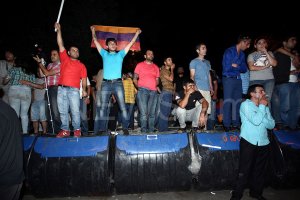 Протесты в Ереване: полиция требует от митингующих покинуть центр города