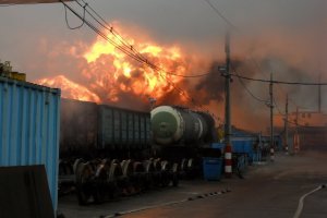В США эвакуируют город из-за возгорания поезда с токсичными веществами