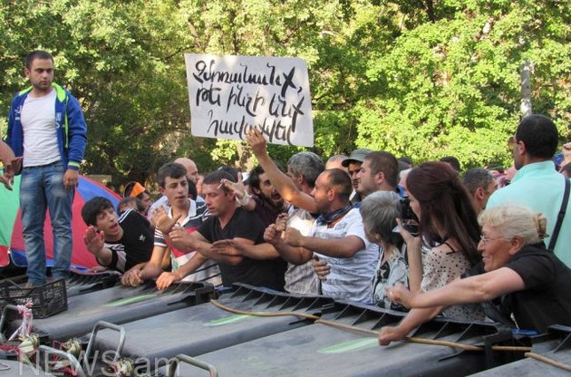 В Ереване продолжается акция протеста
