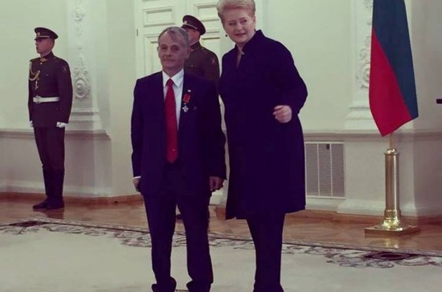 Награду Джемилеву вручила Грибаускайте