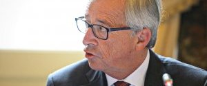 Глава Еврокомиссии предложил оставить Грецию в еврозоне