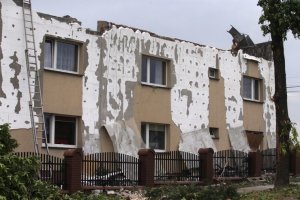 Ураган в Польше вырывал деревья и срывал крыши