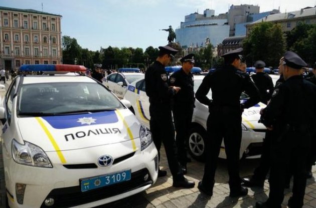 Порошенко пообещал быстро подписать закон о полиции